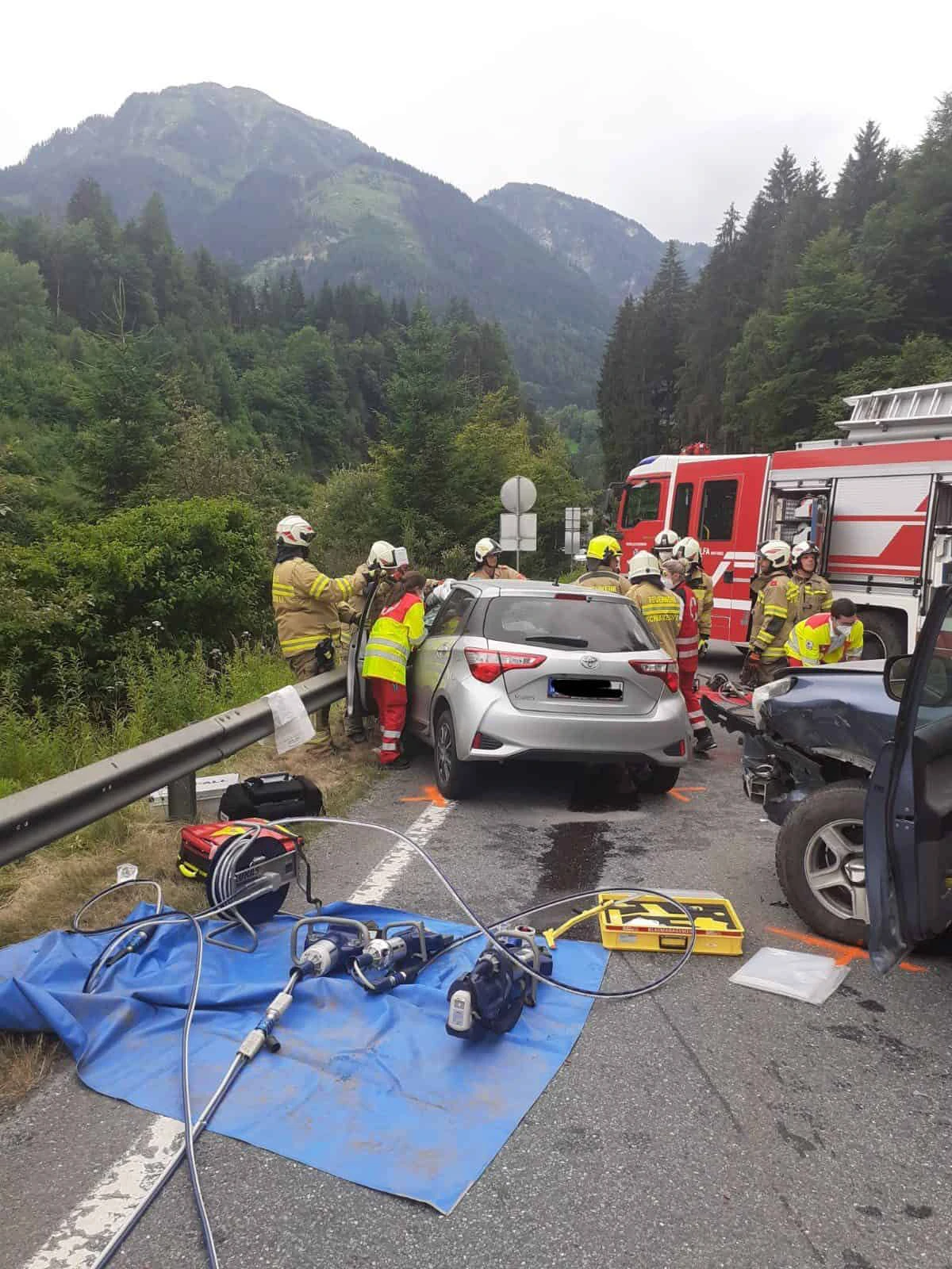 Schwerer Verkehrsunfall Auf Der B311 In Schwarzach ...