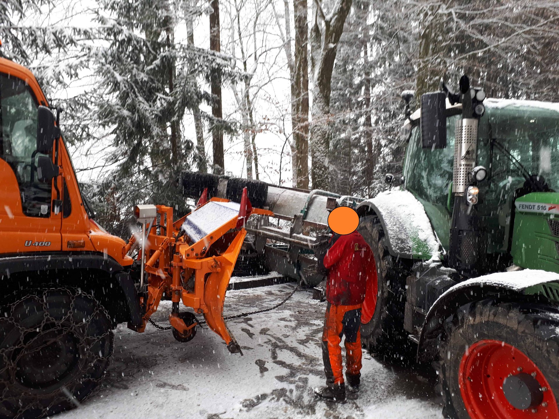 Einsatz_Traktor_Holzanhänger_Fahrzeugbergung-2018-02-03-02