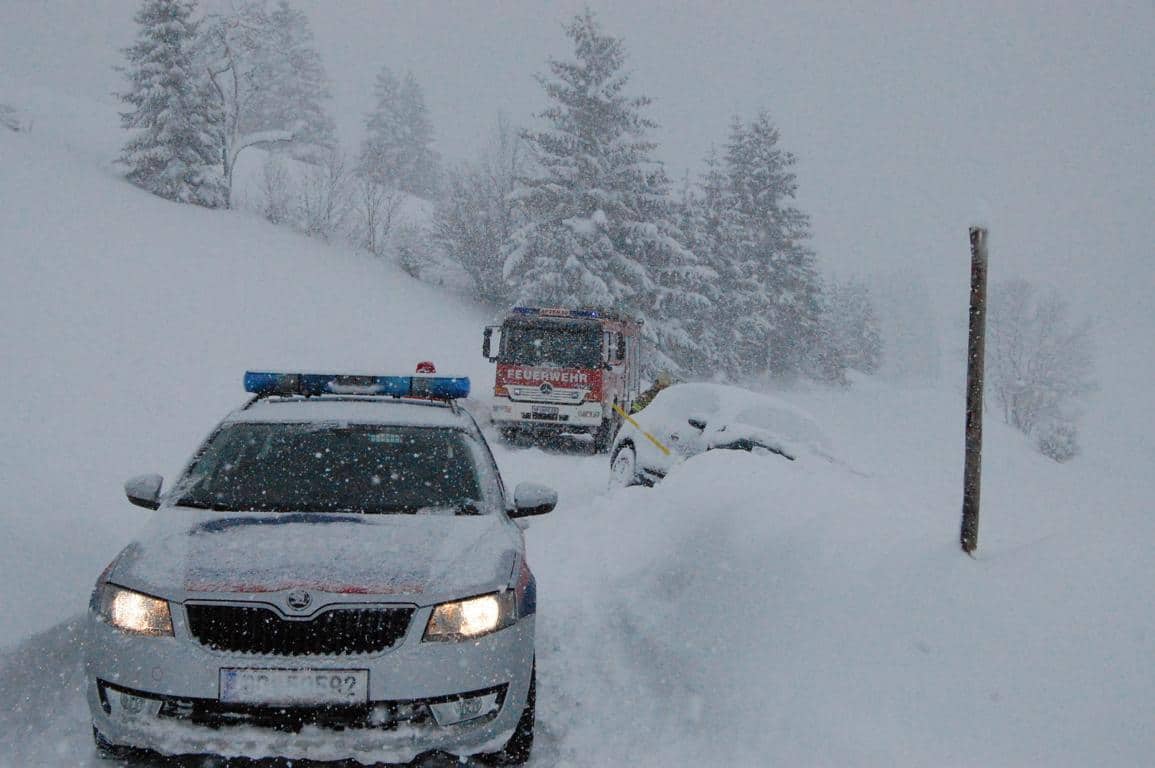 Fahrzeugbergung aus Schnee