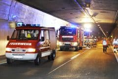 Übung im Katschbergtunnel A10 Tauernautobahn mit Salzburger und Kärntner Einsatzkräften, Annahme war ein Auffahrunfall mit Brand und Ausfall von Licht und Lüftung.