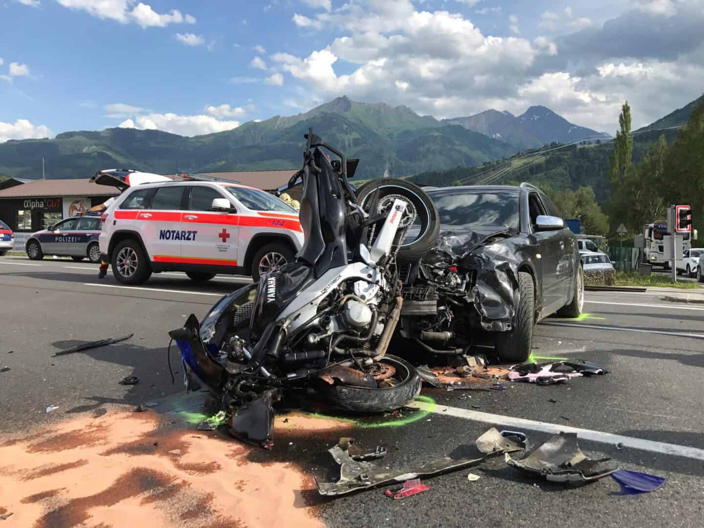 Verkehrsunfall Piesendorf; Motorrad gegen PKW