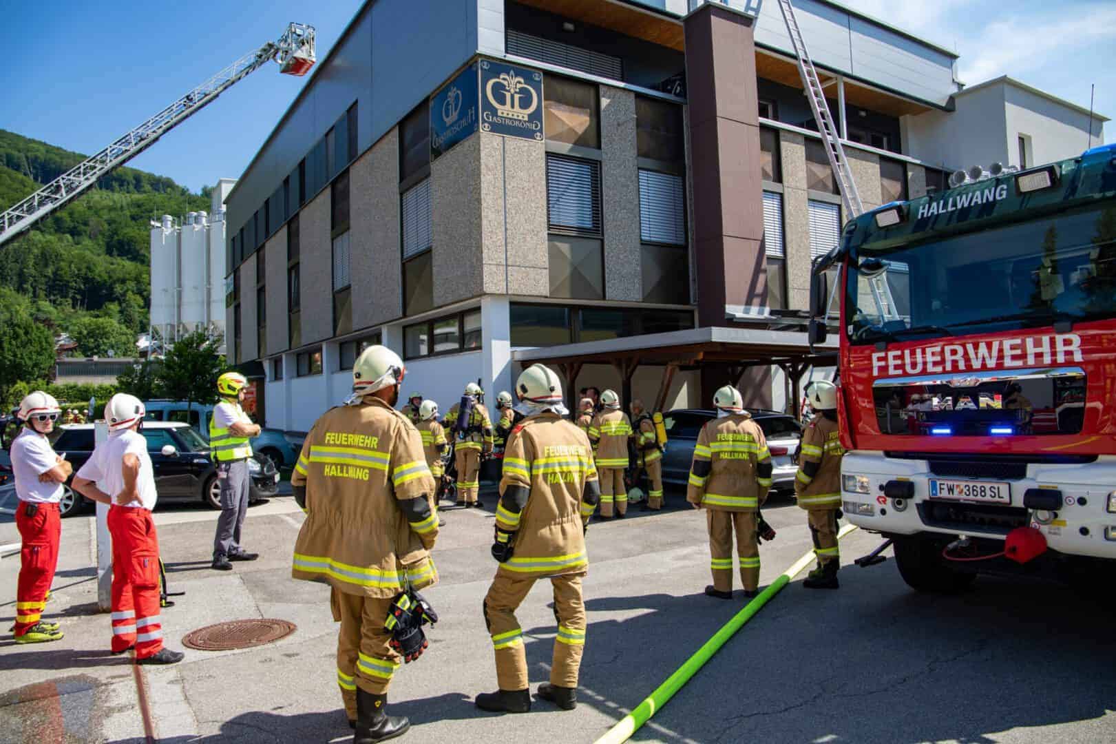 Brandeinsatz – Dachstuhlbrand im Gewerbegebiet Mayrwies in Hallwang