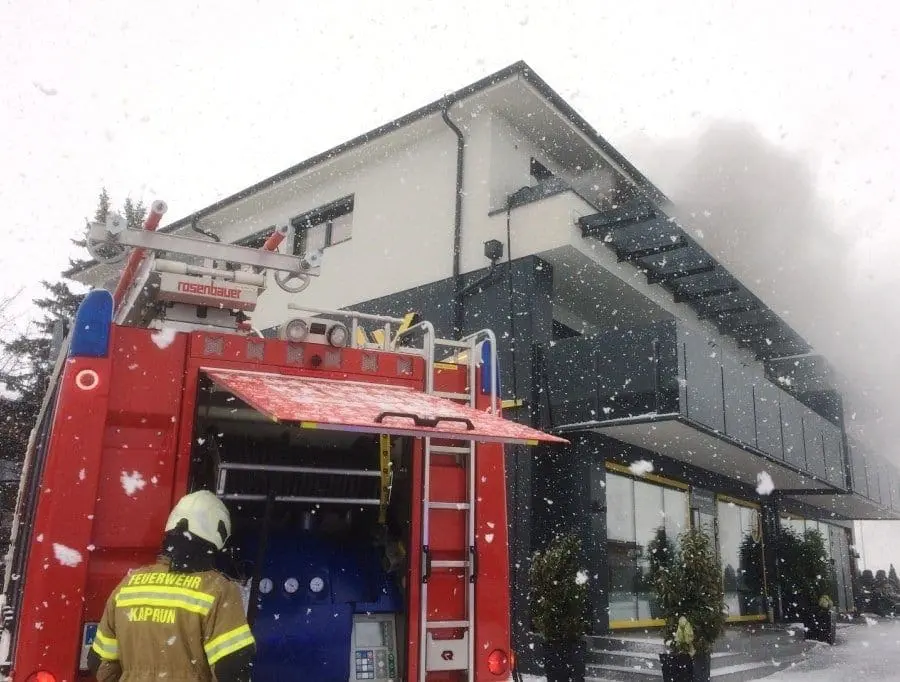 Brand einer Außenfassade bei Wohnhaus in Kaprun