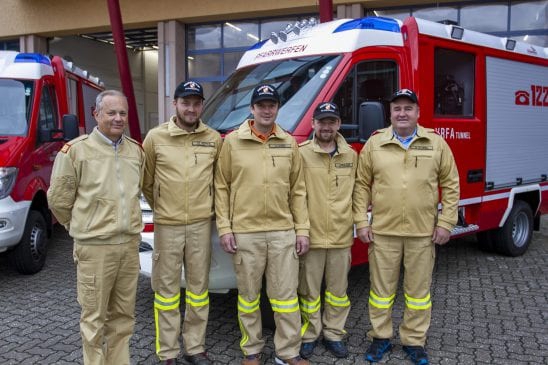 Die Freiwillige Feuerwehr Pfarrwerfen bei der Übergabe des neuen VRFA
