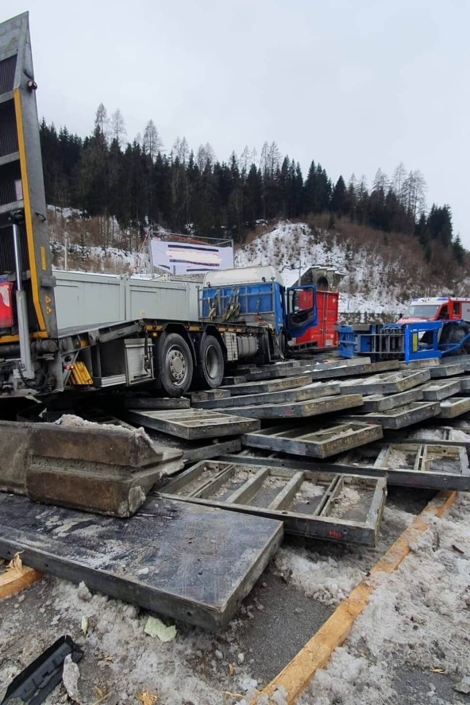 Schwerer Verkehrsunfall auf B311 bei Schwarzach
