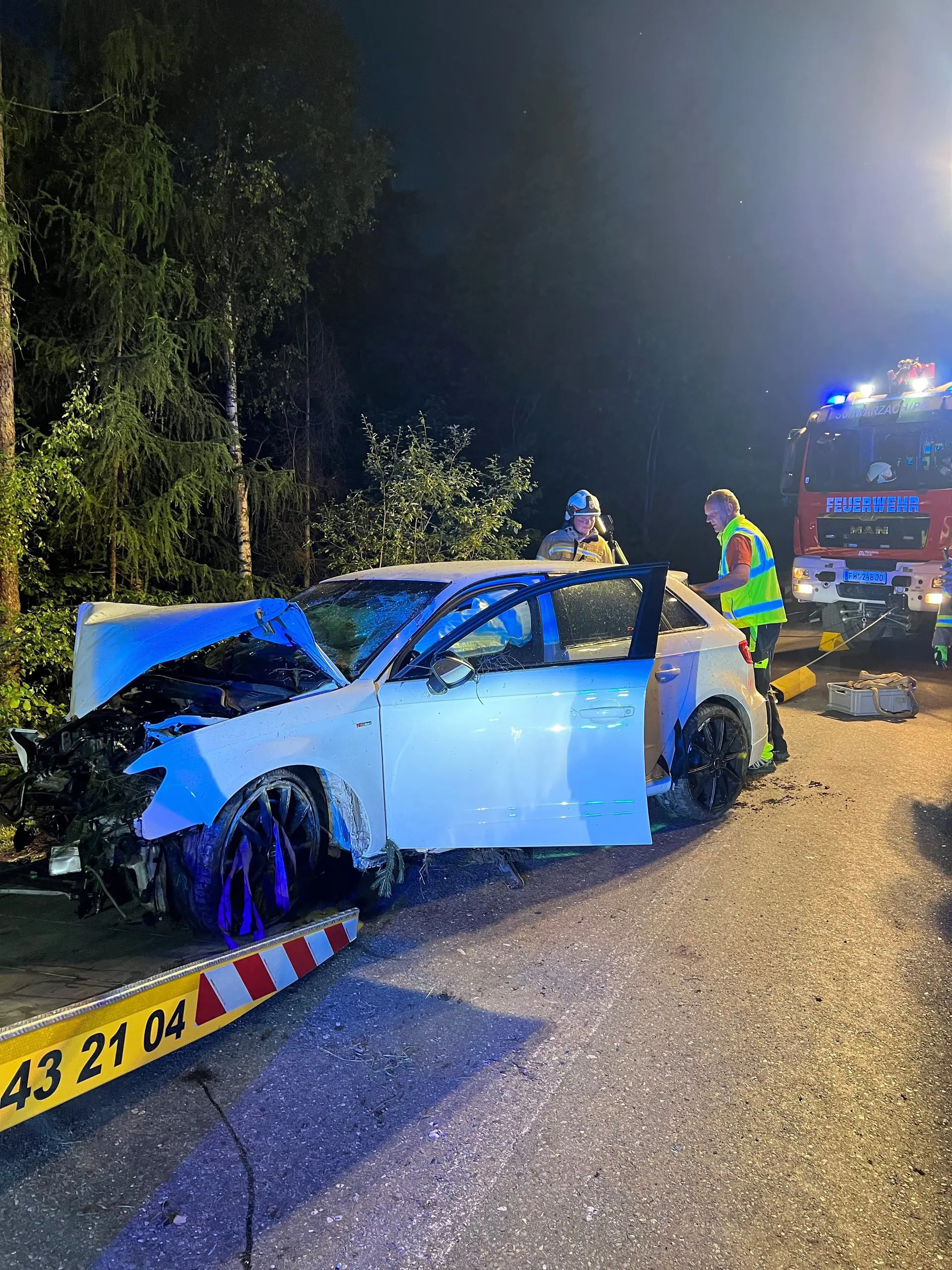 Schwerer Verkehrsunfall Mit Fahrzeugabsturz In Schwarzach ...