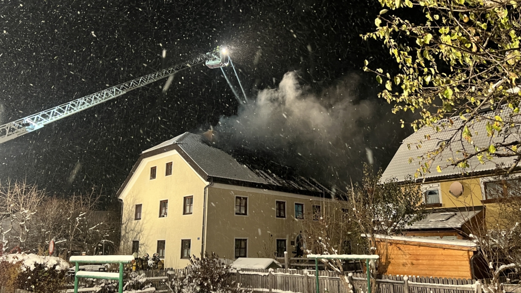 Dachstuhlbrand im Ortszentrum von Tamsweg (25.11.2023)