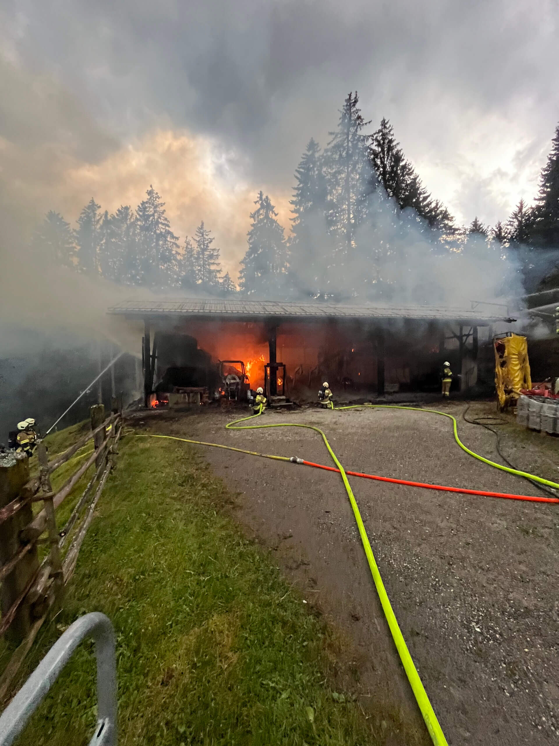 Brand eines landwirtschaftlichen Objektes in Bramberg