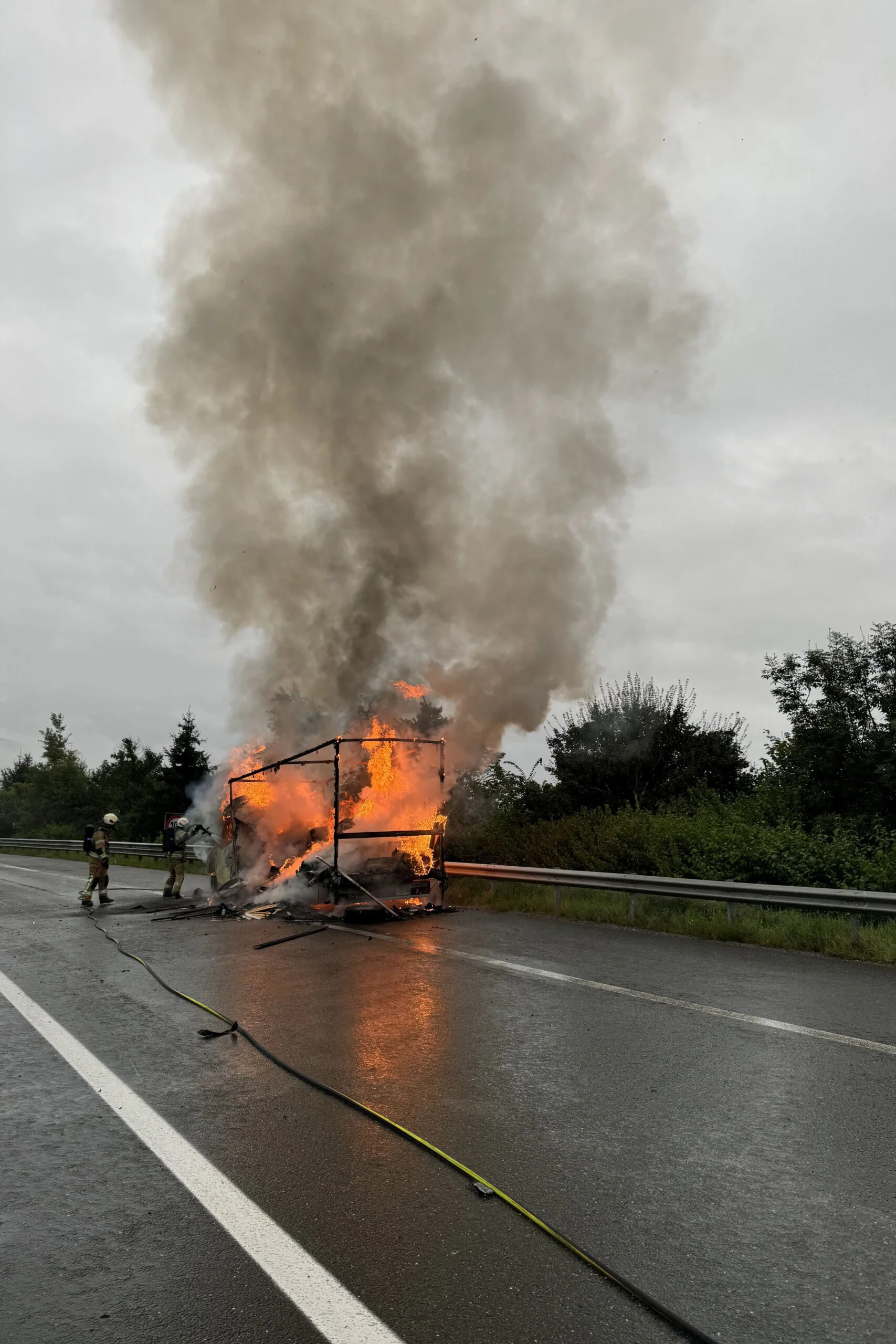 Klein-LKW beim Knoten Pongau ausgebrannt