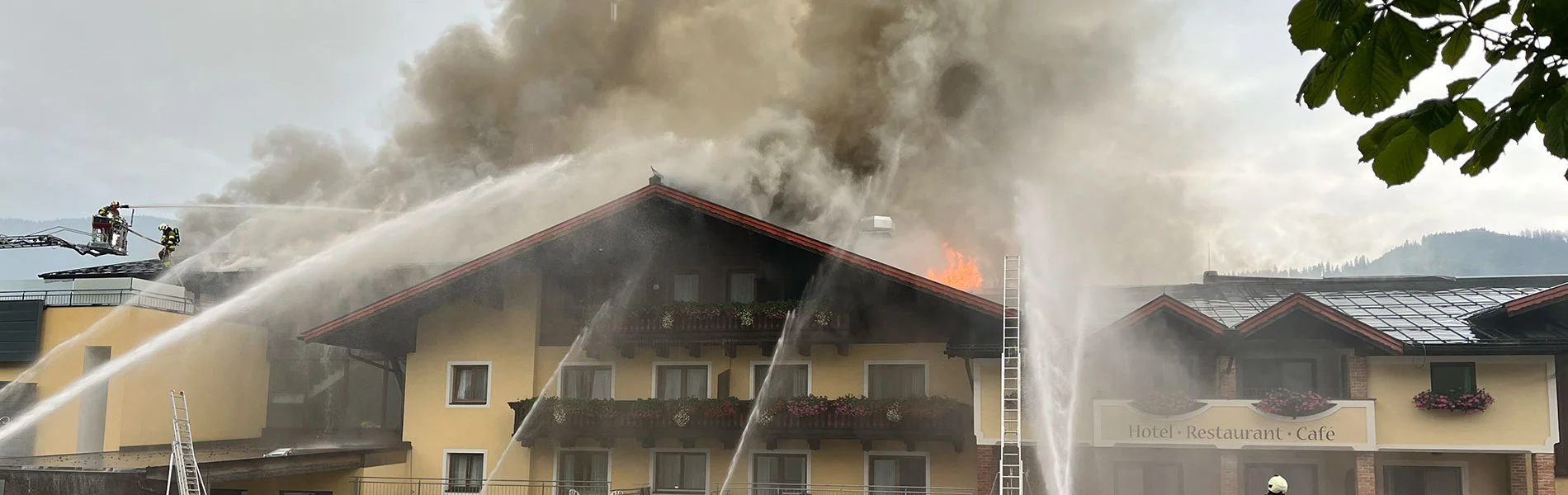 Dachstuhlbrand bei Hotelbetrieb in Filzmoos