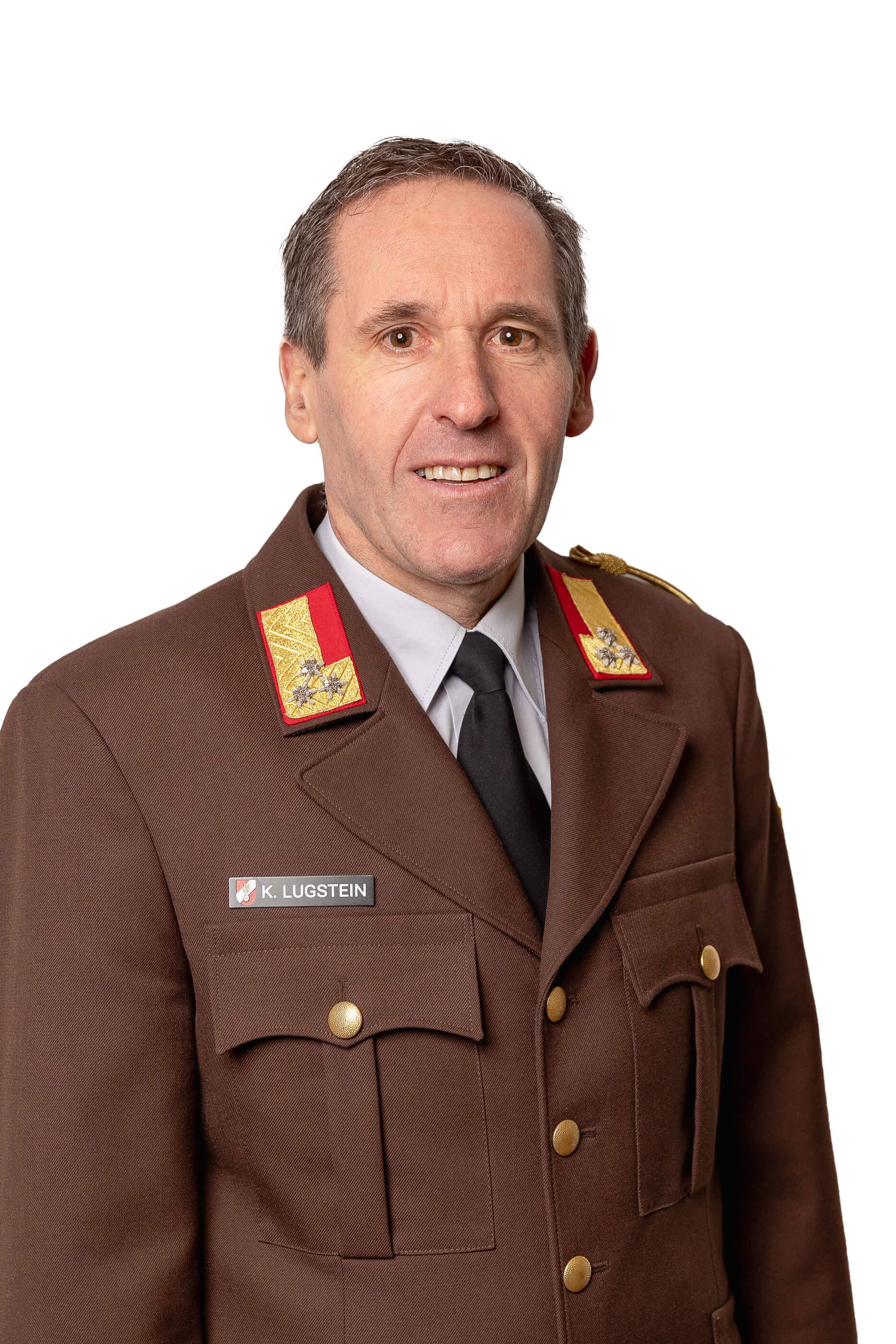 Portrait eines Feuerwehrmanns in Uniform mit Namensschild.